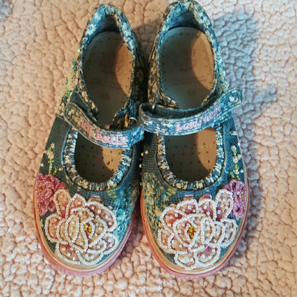 Girl shoes